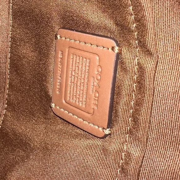 Coach east west crossbody - Picture 6 of 9